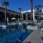 Oakley Square Oasis In Jvc