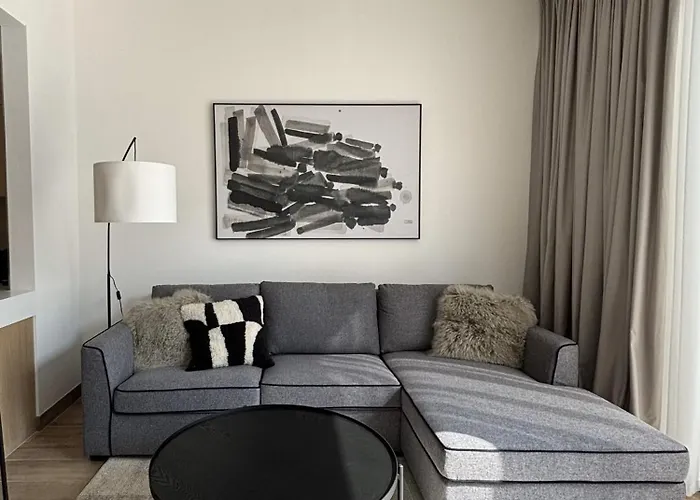 Oakley Square Oasis In Jvc