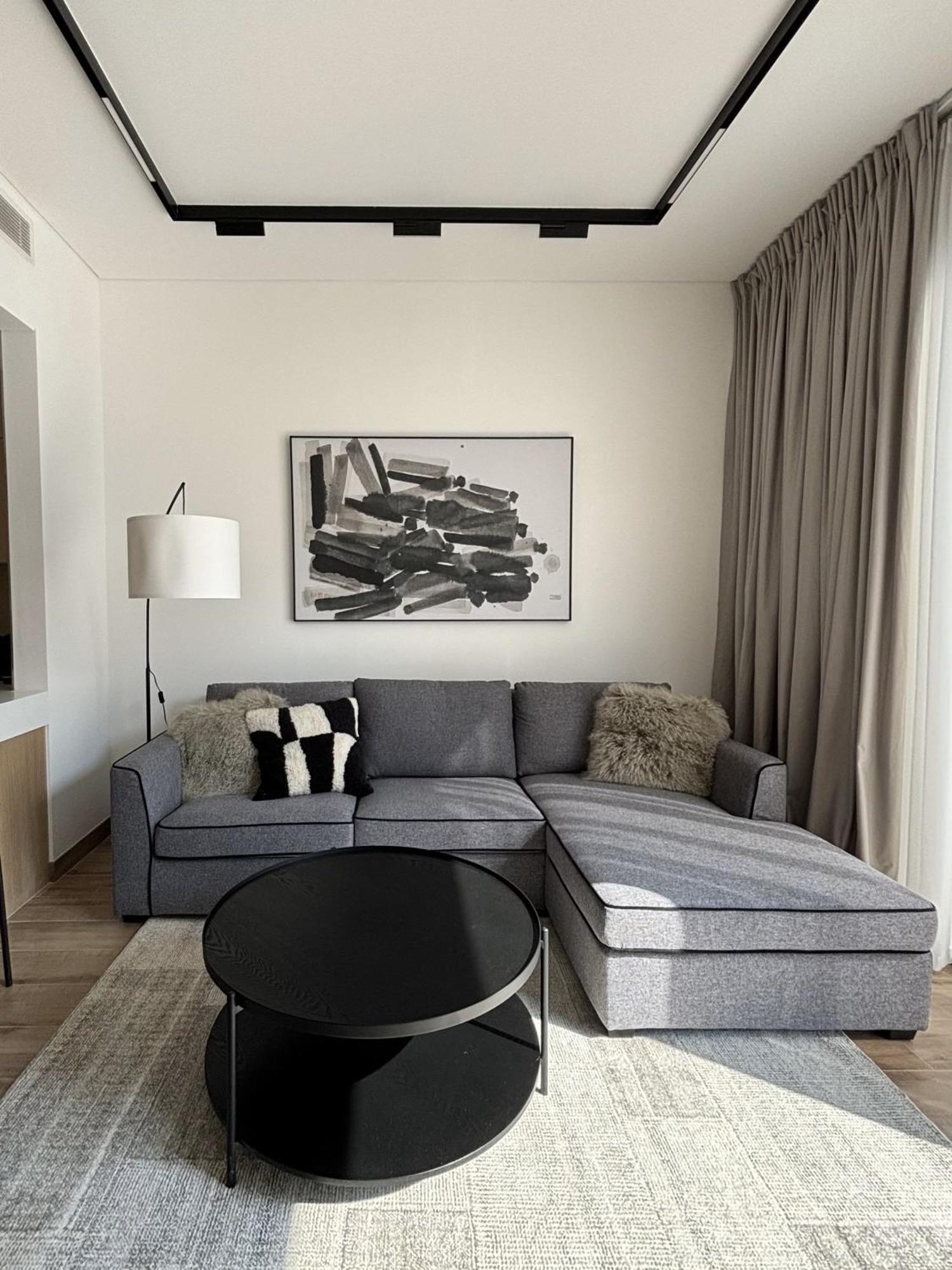 Oakley Square Oasis In Jvc