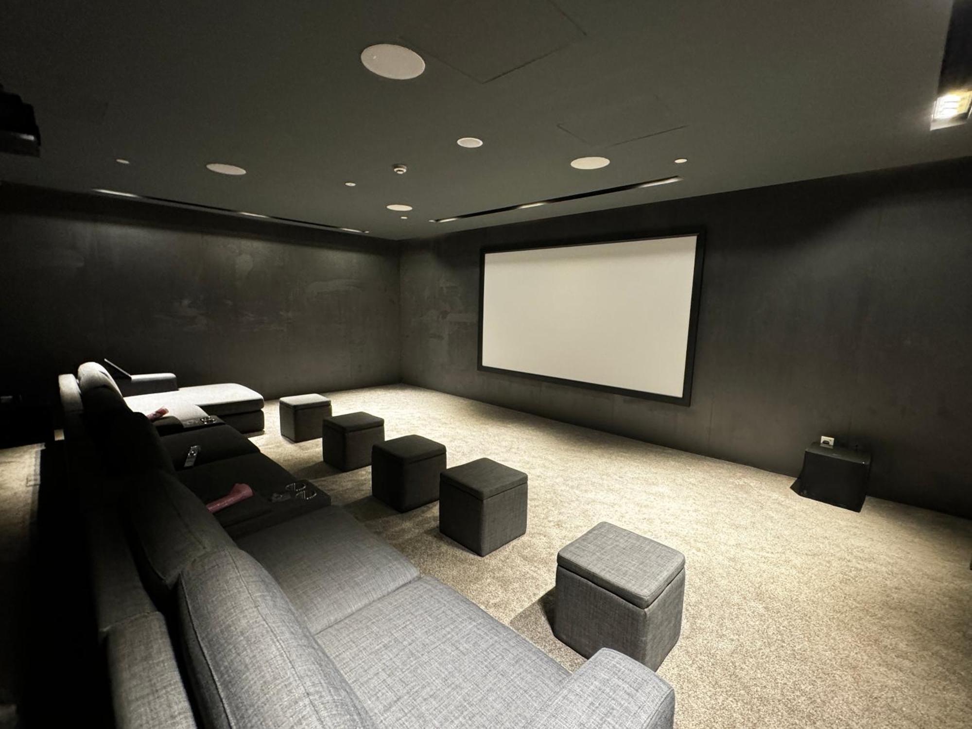 Oakley Square Oasis In Jvc * Dubai